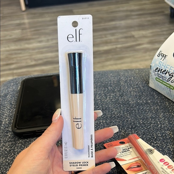 e.l.f. Shadow Lock Eyelid Primer - Picture 1 of 1